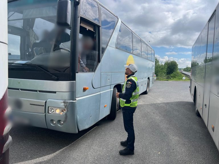 FOTO: Sute de transportatori de marfă și persoane au fost amendați în Sibiu