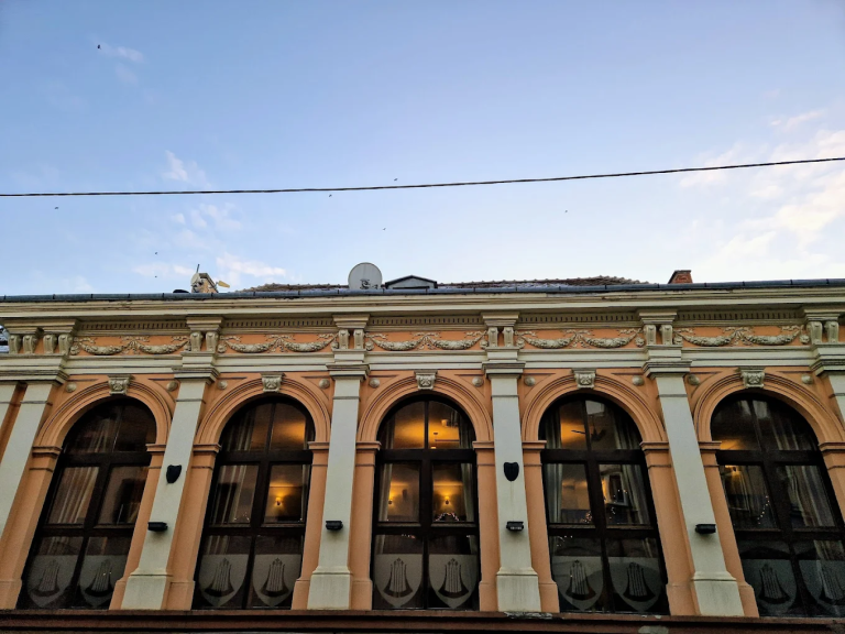 Locuri de muncă la restaurant