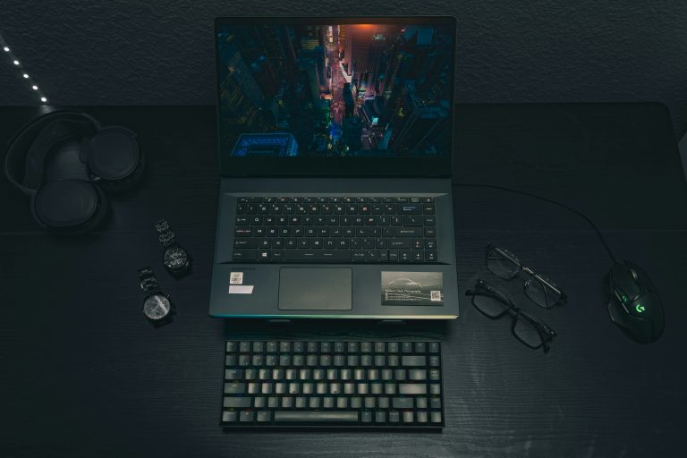Design sau performanță? Laptopurile Asus de gaming care reușesc ambele