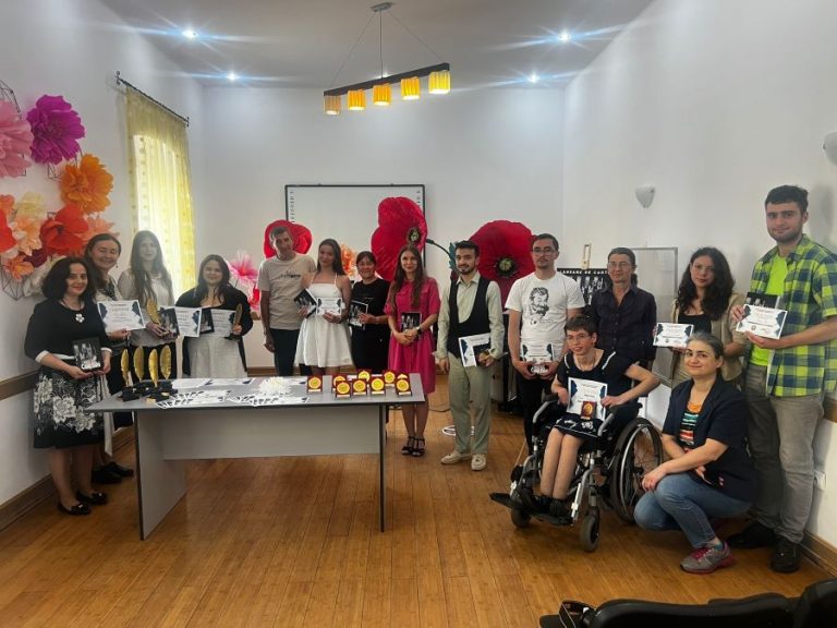 Lansarea antologiei „Conexiuni”, o lucrare a tinerilor