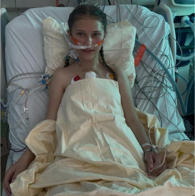 FOTO: Adelina trăiește cu inima unui copil de 15 ani. Medicul Horațiu Suciu: Cea mai grea operație din cele specifice transplantului de cord