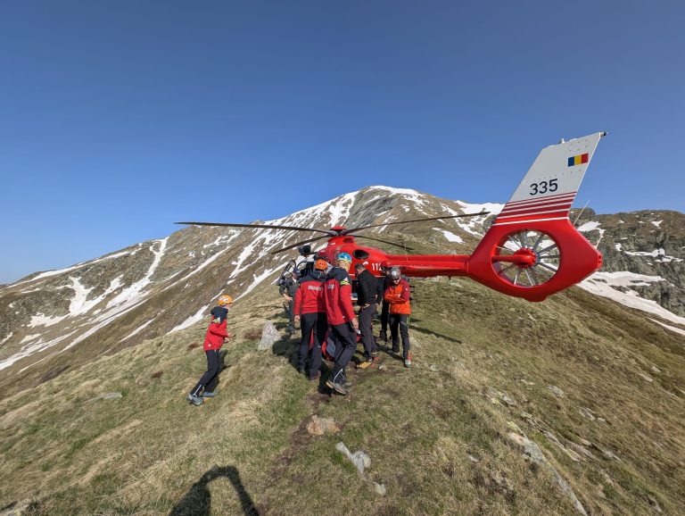 ULTIMA ORĂ/FOTO: Cioban decedat la o stână. Au intervenit și salvamontiștii sibieni