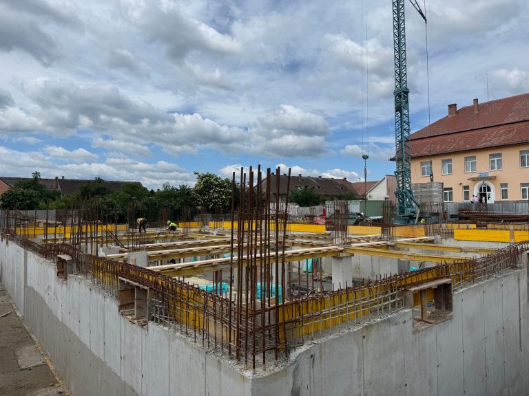 FOTO: Creșa și grădinița nouă din Piața Cluj încep să prindă contur