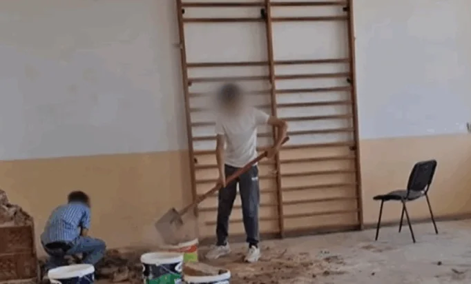 România 2025: Elevi puși să muncească pentru a nu rămâne corigenți. Au cărat moloz și parchet la școală