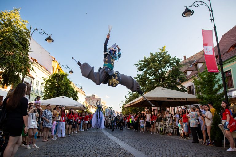 Surprize mari, joi, la FITS. „Iona” de Silviu Purcărete în japoneză și prima reprezentație a spectacolului „Ascultă-mă” cu Kathleen Turner