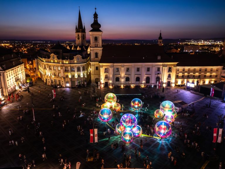 „Lungul drum al zilei către noapte” apreciat de publicul sibian prezent la FITS