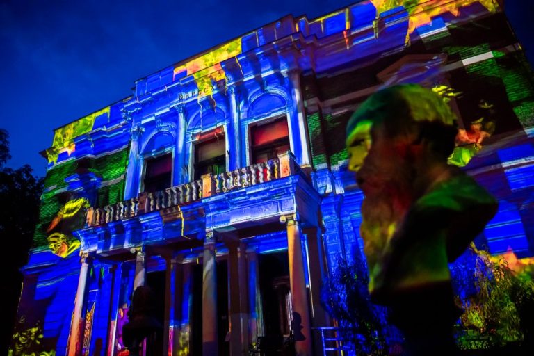 Ultima zi de FITS. Un cer plin cu MULȚUMESC – spectacol cu drone, lumini și muzică