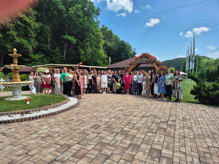 FOTO: Cadrele didactice și copiii din grădinițe s-au întâlnit în nordul județului Sibiu. „Împreună să fim mai buni”