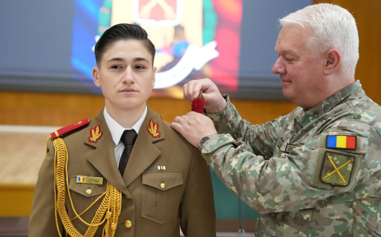 FOTO: Prima româncă absolventă de „West Point” în SUA a fost avansată la gradul de sublocotenent