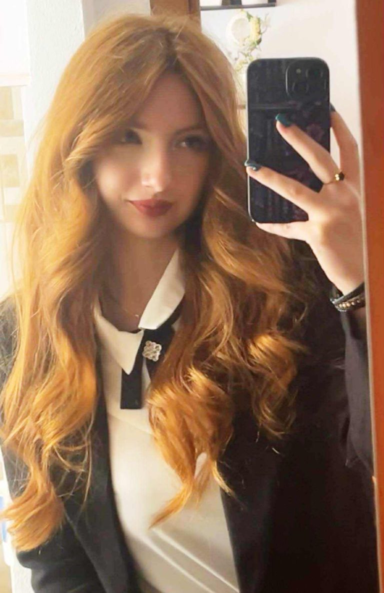 FOTO: Premiu național pentru o elevă din Mediaș. Tania Grecu este mândria liceului „Axente Sever”