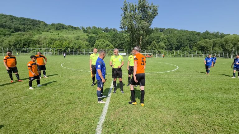 FOTO: Unul dintre cei mai cunoscuți arbitri din România a condus un meci în județul Sibiu