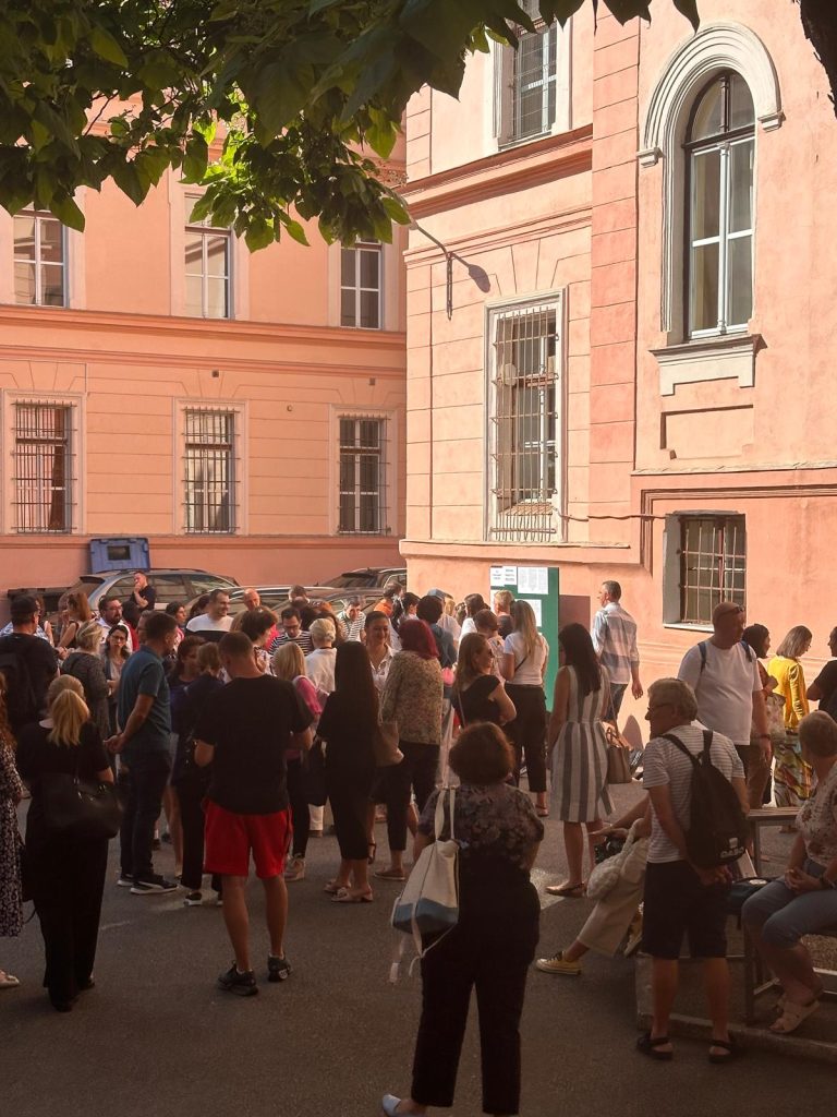 FOTO: Concurență mare pentru cele două clase a V-a la „Lazăr”. 170 de copii se „bat” pentru 52 de locuri