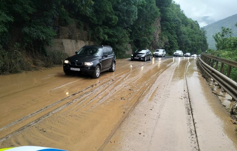 ULTIMA ORĂ/FOTO: Valea Oltului blocată parțial de aluviuni