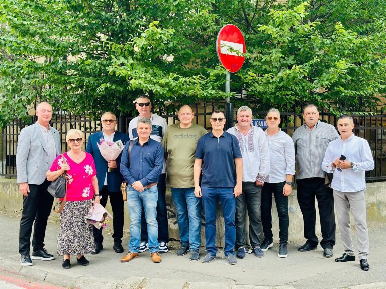 Vedetele sportului sibian, după 30 de ani, au revenit la catedră