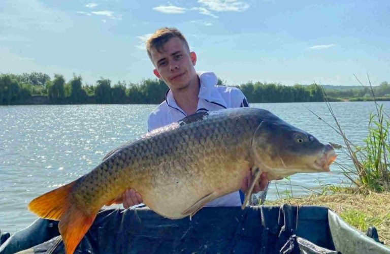 Pompierul pe care îl fascinează apa sub toate formele sale