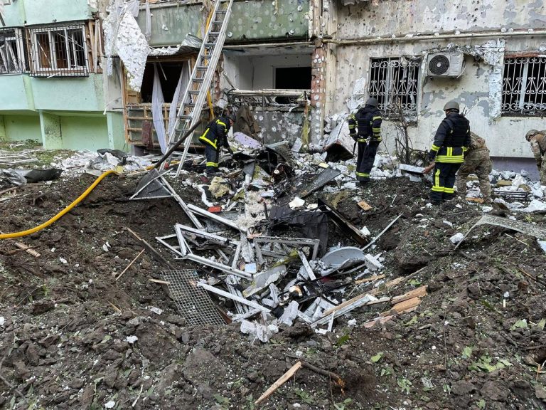 FOTO: Rusia a atacat cu drone orașul Cernăuți, la 40 de kilometri de granița cu România