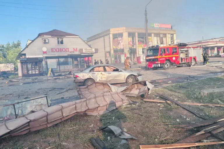 FOTO/VIDEO: Atac oribil al rușilor asupra unei piețe și centru comercial din regiunea Donețk