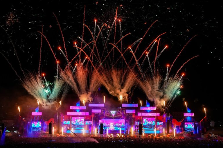 VIDEO: Numele lui Ceaușescu, scandat de tinerii participanți la Festivalul „Beach, Please”