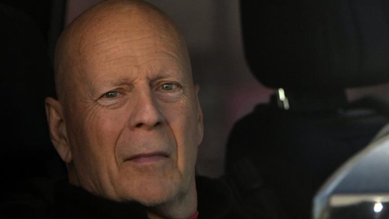 Bruce Willis, în stare tot mai gravă. Nu mai poate merge, vorbi sau citi