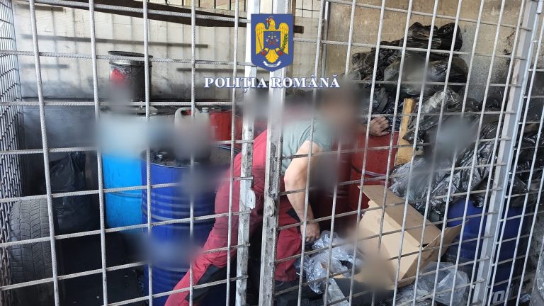 FOTO: Poliția și Garda de Mediu Sibiu au controlat firmele care se ocupă de deșeurile periculoase. Nereguli găsite în Mediaș