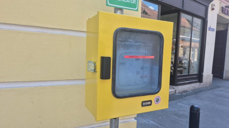 FOTO: 3 defibrilatoare smart au fost instalate în Sibiu