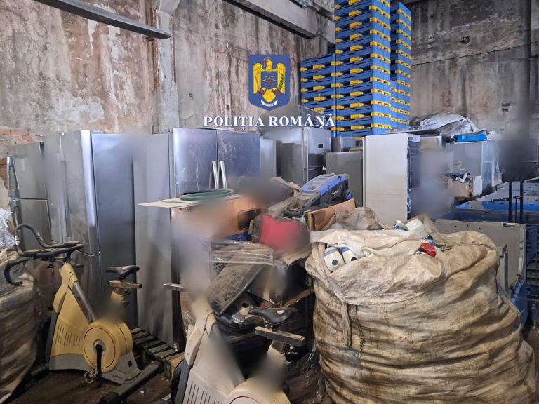 FOTO: 15 tone de deșeuri periculoase, ridicate de polițiștii sibieni și Garda de Mediu