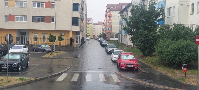ULTIMA ORĂ: 14 subsoluri inundate în Sibiu după furtuna de marți după amiaza