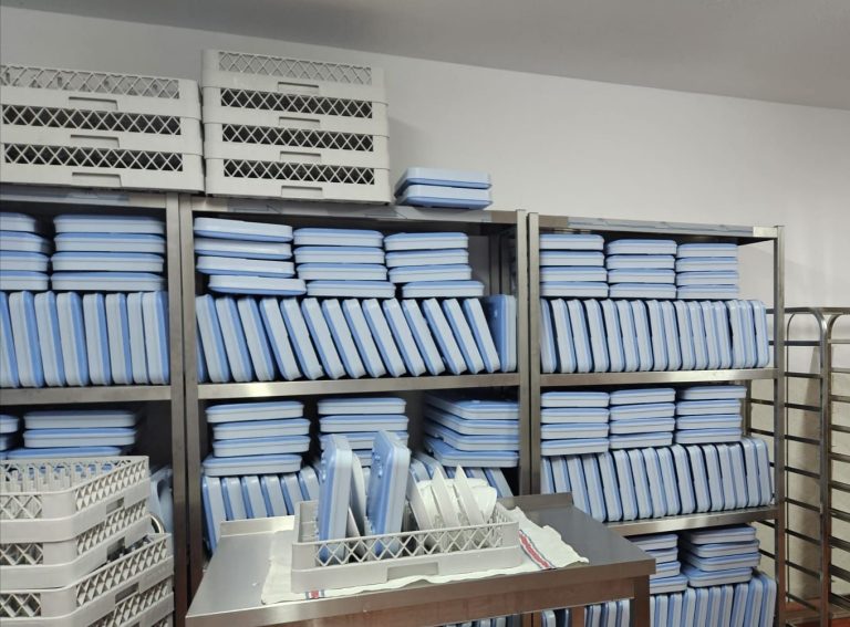 FOTO: Tăvi individuale pentru servirea mesei la Spitalul de Pneumoftiziologie Sibiu