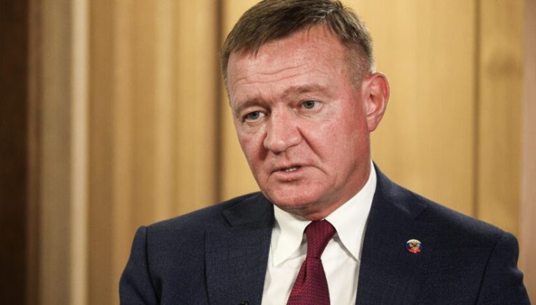 Ministrul rus al Transporturilor, care a fost înlocuit astăzi de Putin, găsit împușcat în mașina sa