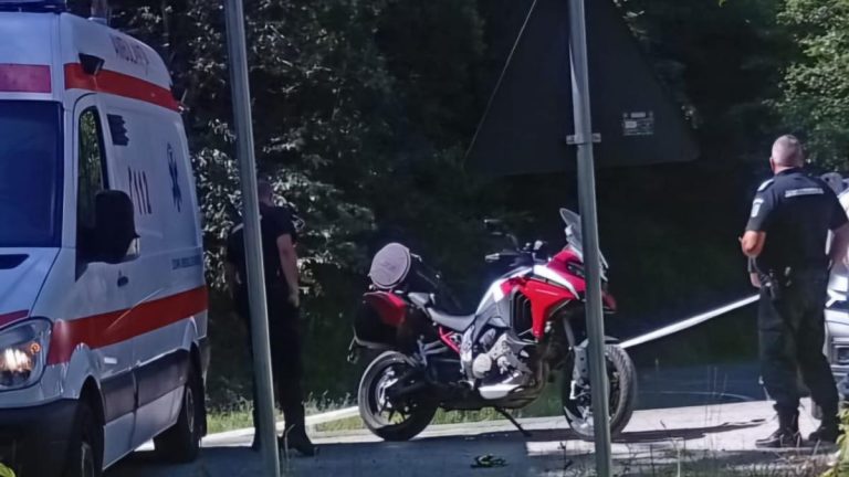 ULTIMA ORĂ/FOTO: Motociclist ucis de un urs pe Transfăgărășan