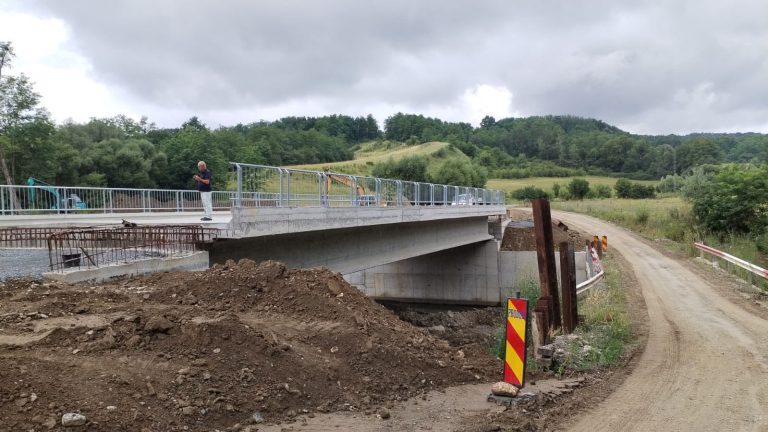 FOTO: Un nou pod în județul Sibiu. Lucrările sunt aproape de finalizare