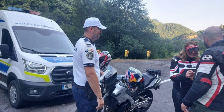 FOTO: Motocicliștii, la discuții cu polițiștii sibieni pentru prevenirea accidentelor rutiere