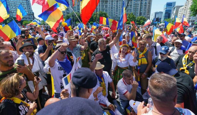 „Curg” dosarele penale și amenzile după mitingul susținătorilor lui Călin Georgescu