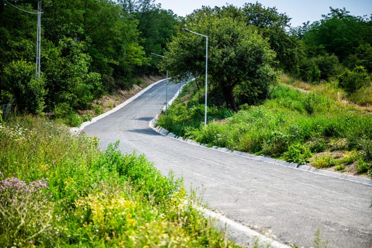 FOTO: S-a modernizat strada Mălinului. Pe strada Salcâmilor s-a lucrat la rețelele de apă și canalizare