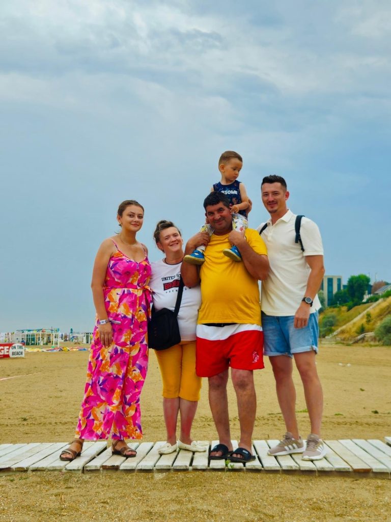 FOTO: Un sibian aflat la mare a salvat o mamă și pe pe fetița ei de la înec