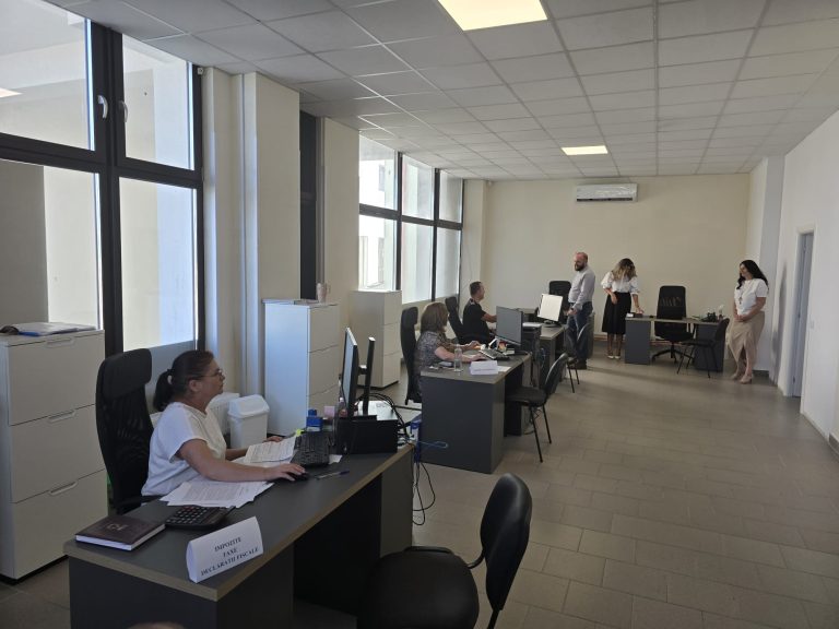 VIDEO. Primăria Cisnădie a deschis azi un nou sediu de lucru în Cartierul Arhitecților. Serviicile instituției pot fi accesate și aici