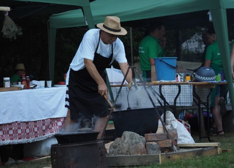 Ecouri gustative, „punte de ceaun” între generații