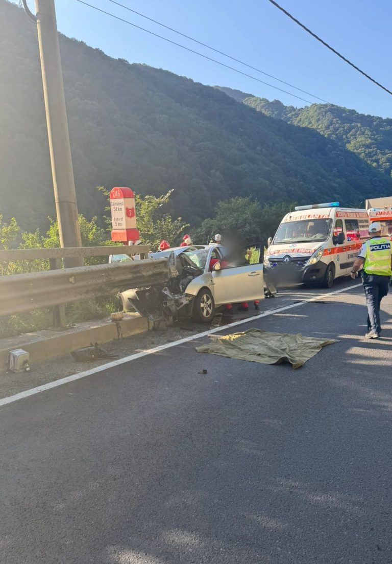 FOTO: Accident grav pe Valea Oltului. Șofer de 81 de ani și o femeie, transportați la spital