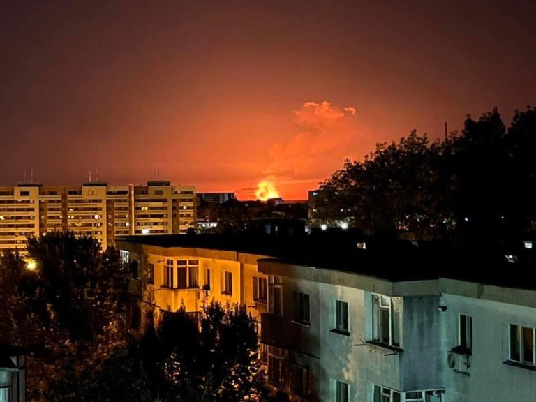 FOTO/VIDEO: Atac al rușilor la granița României. Flăcări și explozii vizibile din țara noastră