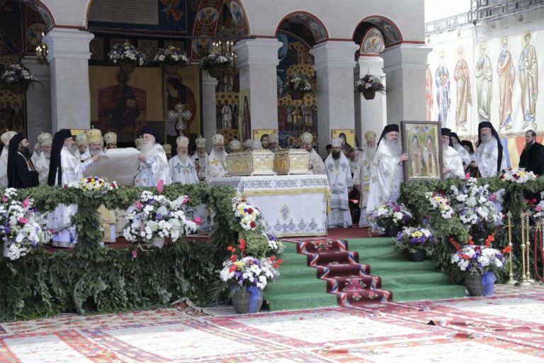 Sfinții părinți Paisie Olaru și Ilie Cleopa au fost canonizați. Zeci de mii de oameni au participat la eveniment