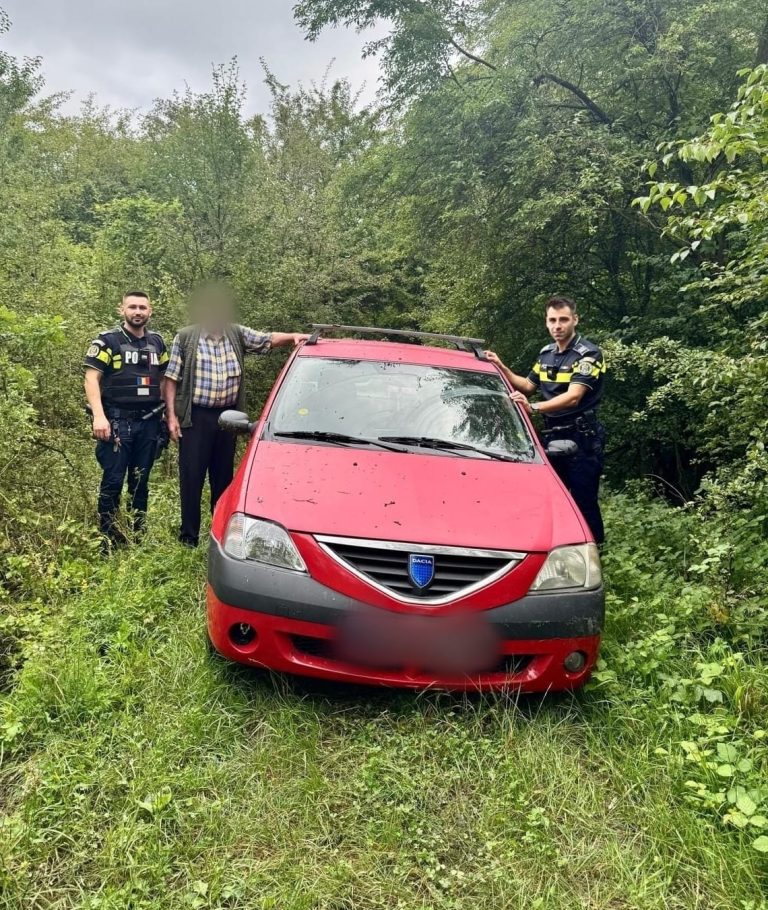 FOTO: Cisnădian de 79 de ani, recuperat de doi polițiști dintr-o zonă greu accesibilă