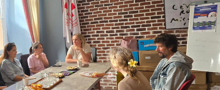 Crucea Roșie Sibiu face înscrieri pentru un curs de calificare „Îngrijitori bătrâni la domiciliu”