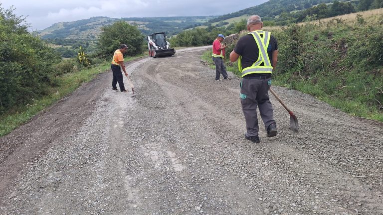 Un drum județean va fi plombat în această săptămână. Ce alte lucrări a programat Drumuri și Poduri Sibiu