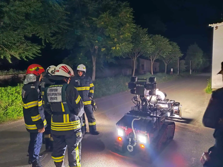 FOTO/VIDEO: Incendiu și explozii la fabrica de arme din Cugir