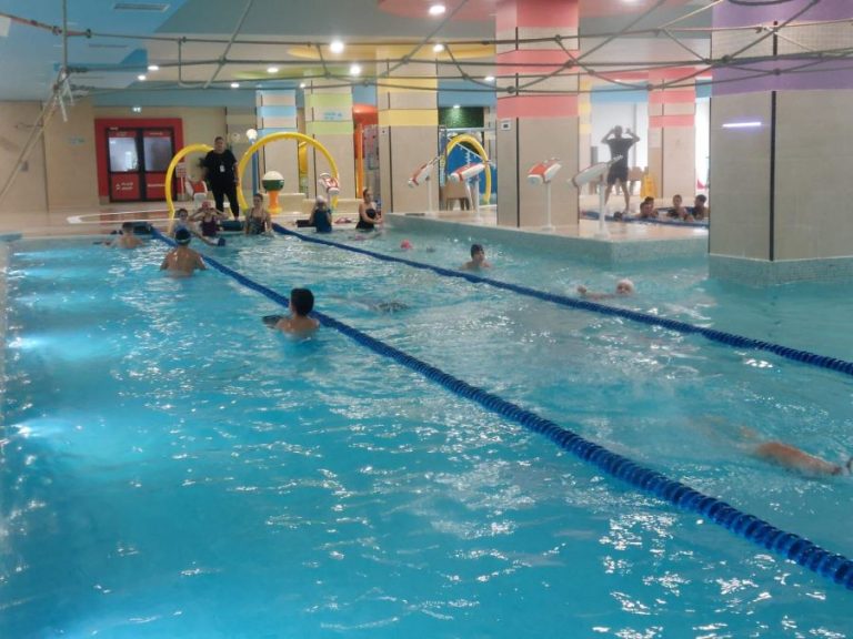 „Ora de sport la înot” și în anul școlar 2025-2026