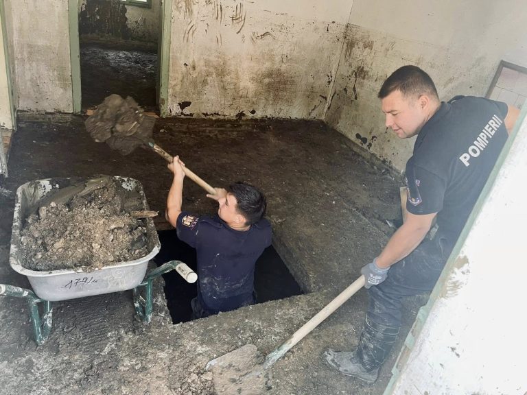 FOTO: Pompierii sibieni care au intervenit în sprijinul sinistraților din Suceava s-au întors acasă
