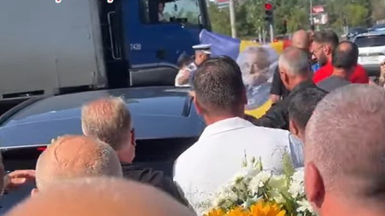 VIDEO – Sesiuni colective de rugăciune și proteste organizate pentru Călin Georgescu. Susținătorii, îndemnați să postească și să participe la proteste