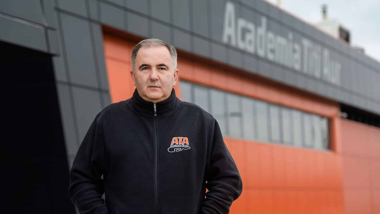 Conducere Defensivă cu Titi Aur: Un eveniment esențial pentru siguranța rutieră a tinerilor