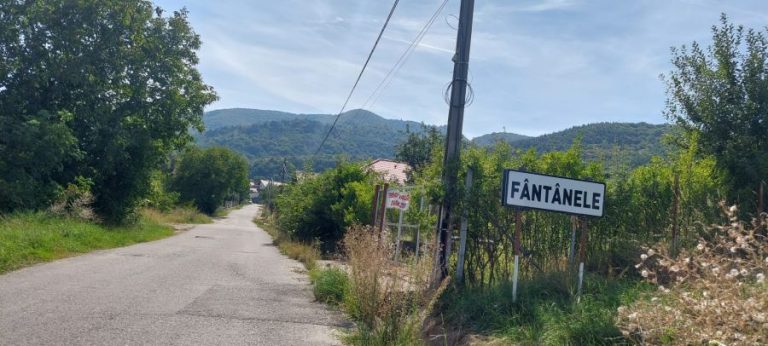 REPORTAJ. Fântânele, satul dintre lumi