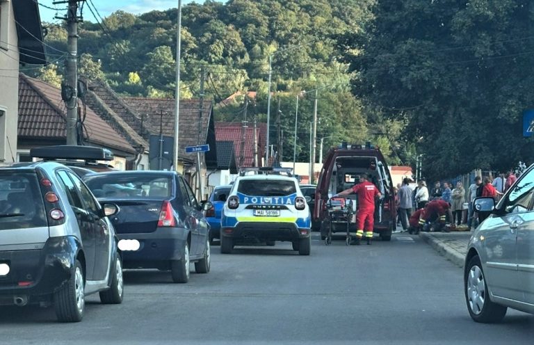 FOTO: Motociclist rănit într-un accident rutier în Mediaș